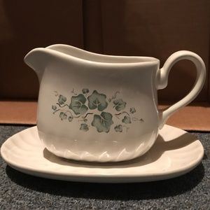 Corelle Coordinates CALLAWAY Green IVY Stoneware - gravy boat with dish